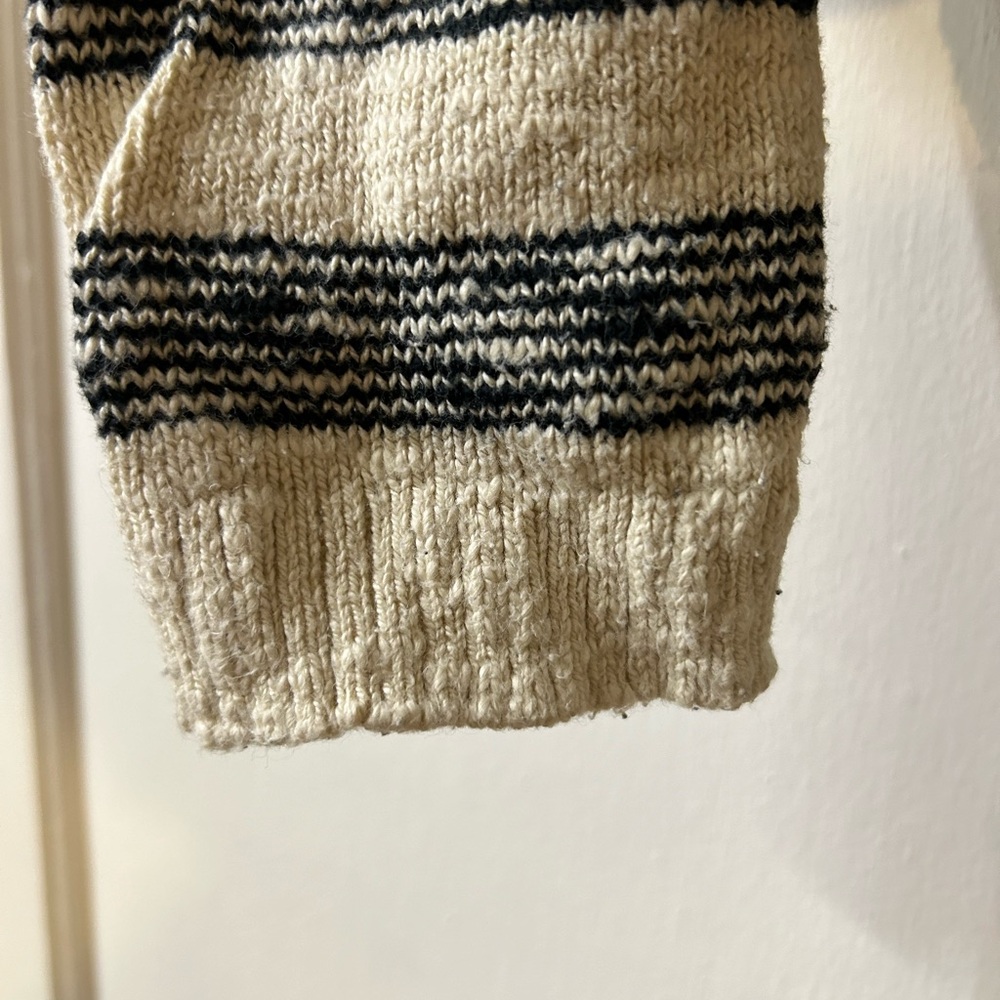 American Eagle Outfitters Preppy/Grunge Men’s Black and White sweater - Picture 3 of 5
